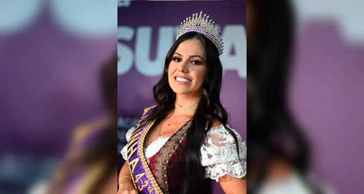 Gabriela Silva Scheiffer foi eleita Rainha da Fesuva 2026.