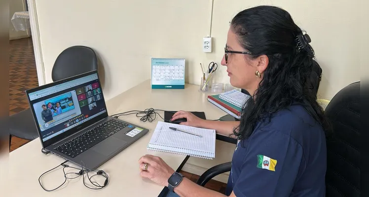 A formação tem o objetivo de preparar os educadores para o desenvolvimento das atividades com os alunos.