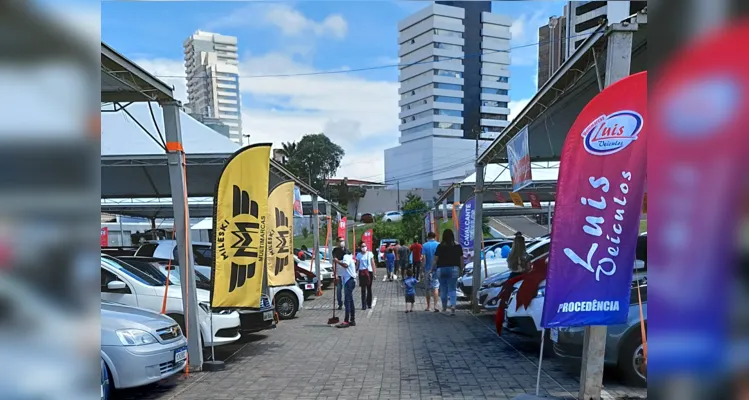 Evento reúne diversas lojas, que oferecem uma grande variedade de veículos