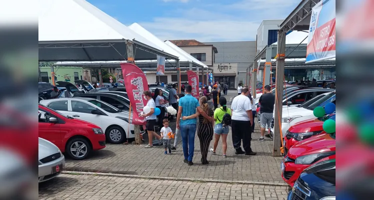 Evento reúne diversas lojas, que oferecem uma grande variedade de veículos