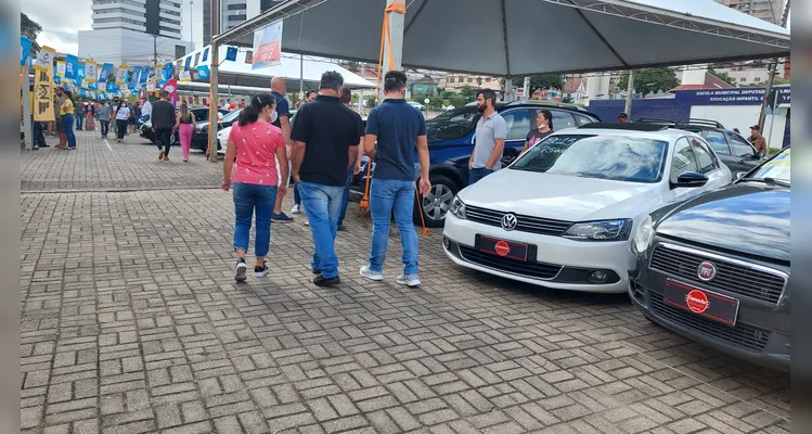 Evento reúne diversas lojas, que oferecem uma grande variedade de veículos