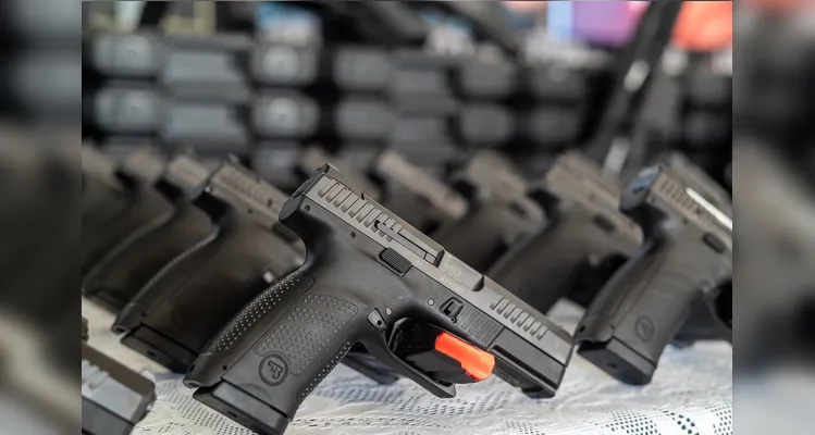 Entrega de armas para GCM, com a presença do senador Sergio Moro