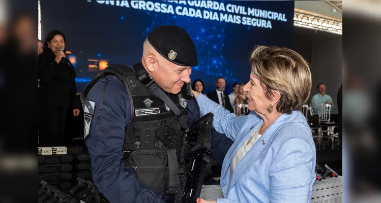 Entrega de armas para GCM, com a presença do senador Sergio Moro