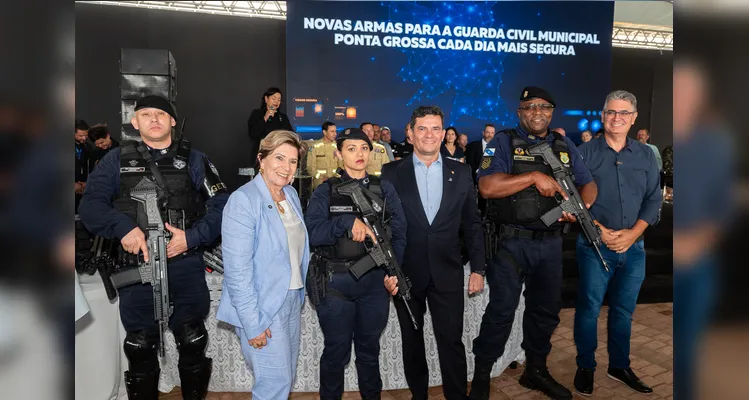Entrega de armas para GCM, com a presença do senador Sergio Moro