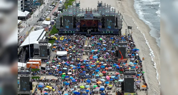 O tempo ajudou e o público pode acompanhar a missa e as canções de Manzotti, que é sucesso em todo Brasil e nas redes sociais.