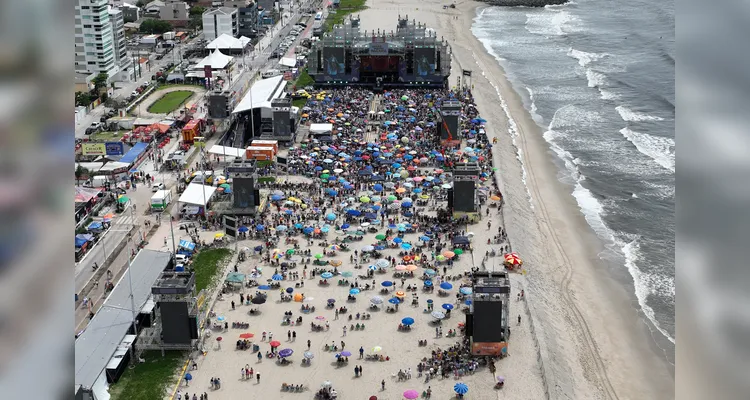 O tempo ajudou e o público pode acompanhar a missa e as canções de Manzotti, que é sucesso em todo Brasil e nas redes sociais.