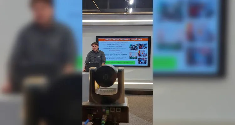 A formação tem o objetivo de preparar os educadores para o desenvolvimento das atividades com os alunos.