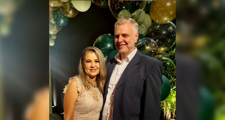 BDAY – O aniversário de Fabio Luís Tobias Pinto foi celebrado com carinho na última terça-feira (20). Ao lado de sua esposa, Tania Sviercoski, Fabio brinda a chegada de um novo ciclo, repleto de oportunidades, sonhos e conquistas. Da Coluna RC, nossos votos de felicidade, sucesso e uma trajetória sempre próspera.