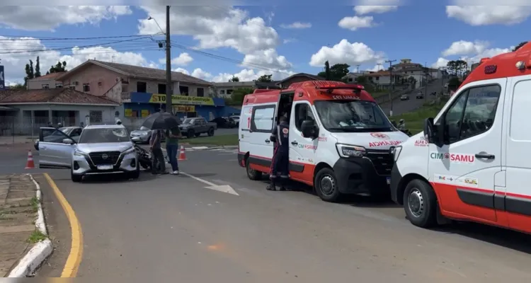 Colisão entre carro e moto deixa homem em estado grave na 'Visconde de Taunay'