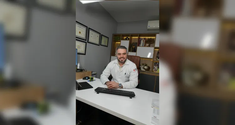 Dr. Leonardo Schiochet, médico oftalmologista especializado em retina cirúrgica e catarata