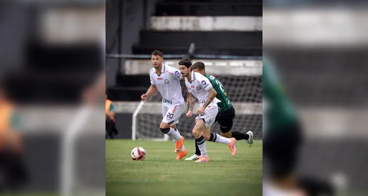 Debaixo de chuva, Operário e Maringá FC ficam no empate