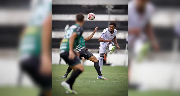 Debaixo de chuva, Operário e Maringá FC ficam no empate