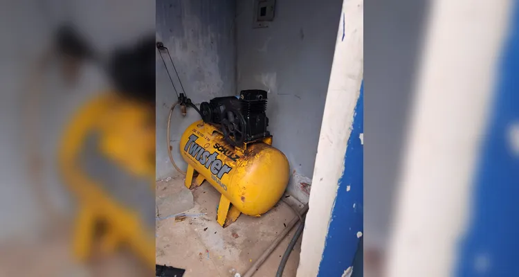 Equipamentos destruídos após ação de vândalos