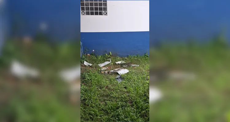 Equipamentos destruídos após ação de vândalos