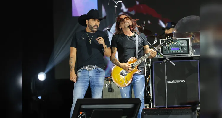 A dupla Edson e Hudson  durante a apresentacao do seu show dentro da programacao do Verao Maior Parana