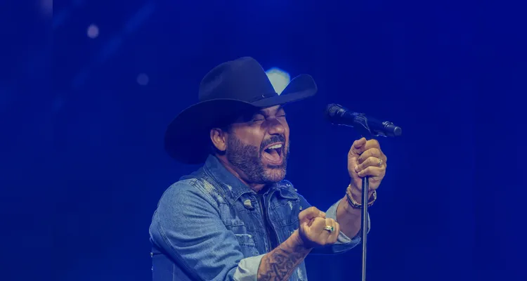 A dupla Edson e Hudson  durante a apresentacao do seu show dentro da programacao do Verao Maior Parana