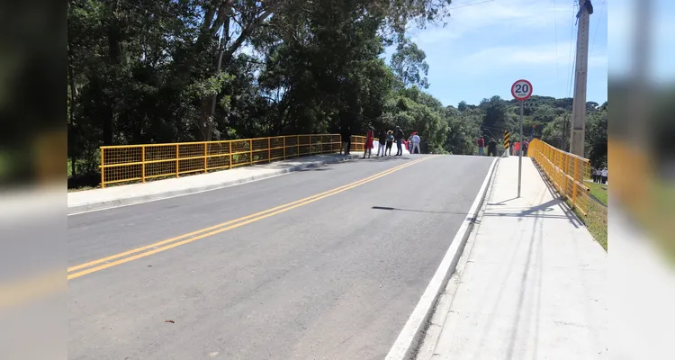 A nova ponte conta com duas pistas, cada uma delas com 4 metros de largura.