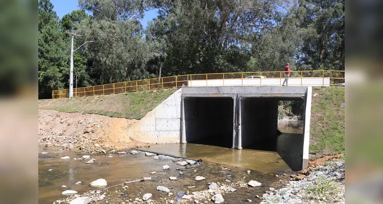 A nova ponte conta com duas pistas, cada uma delas com 4 metros de largura.