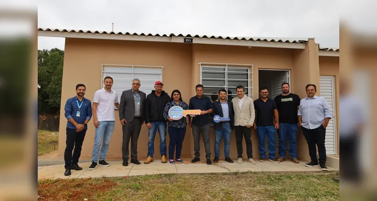 Lideranças municipais celebraram as entregas.