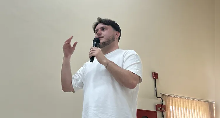 A formação reuniu mais de uma centena de participantes e detalhou os principais conceitos do Vamos Ler.