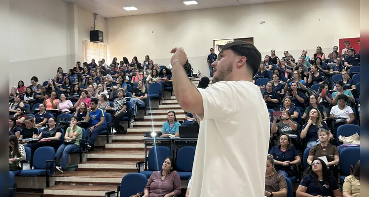 A formação reuniu mais de uma centena de participantes e detalhou os principais conceitos do Vamos Ler.