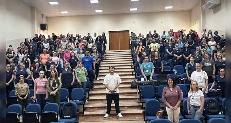 A formação reuniu mais de uma centena de participantes e detalhou os principais conceitos do Vamos Ler.