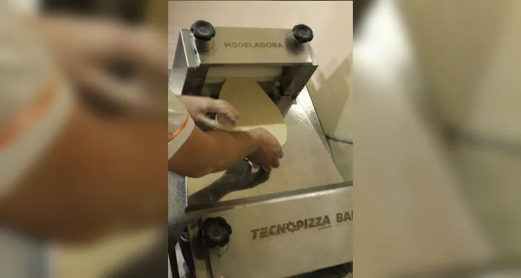 Pizzas são elaboradas com ingredientes selecionados