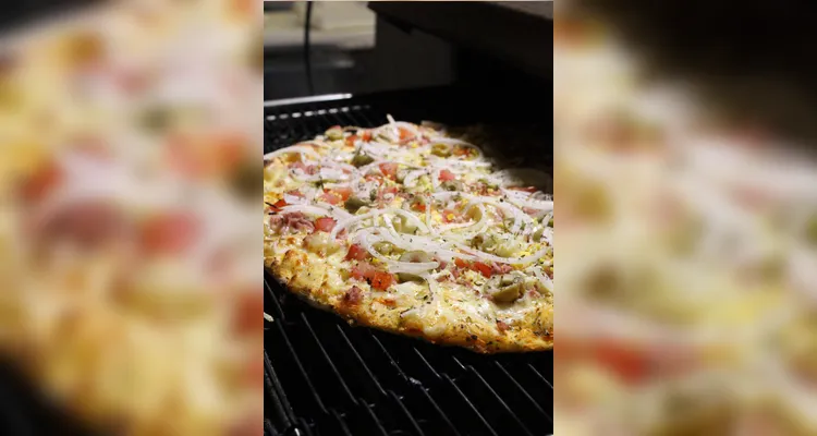 Pizzas são elaboradas com ingredientes selecionados
