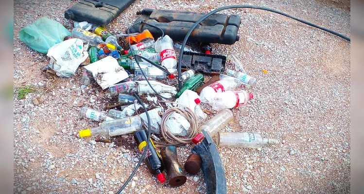 Residencial abandonado vira lixão a céu aberto em Ponta Grossa