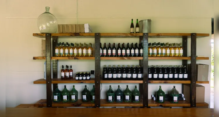 Loja dentro da propriedade vende vinhos e sucos