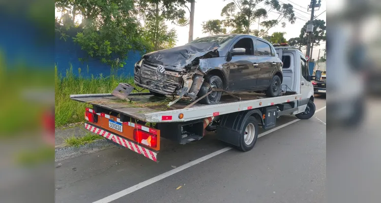 Motorista embriagado colide com muro no Centro de Ponta Grossa