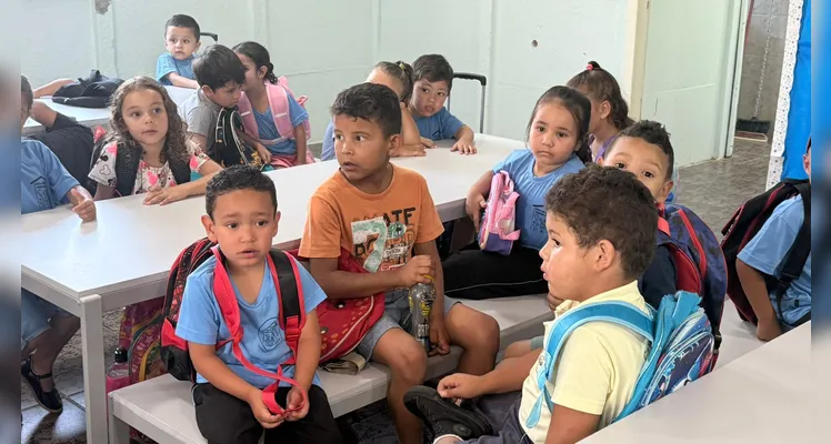 Espaços receberam pintura completa, melhorias estruturais, mobiliário adequado para a educação infantil, instalação de internet e suporte tecnológico.
