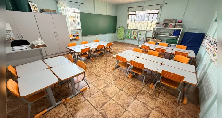 Espaços receberam pintura completa, melhorias estruturais, mobiliário adequado para a educação infantil, instalação de internet e suporte tecnológico.