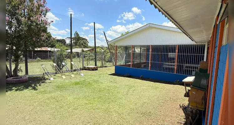 Espaços receberam pintura completa, melhorias estruturais, mobiliário adequado para a educação infantil, instalação de internet e suporte tecnológico.