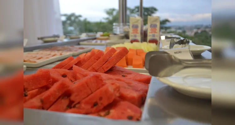 Hotel disponibiliza grande variedade de produtos da mais alta qualidade no café da manhã