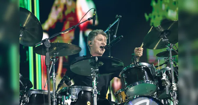 Roupa Nova reúne 150 mil pessoas em Matinhos; veja fotos do show