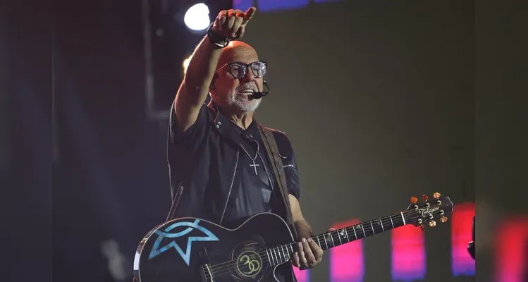 Roupa Nova reúne 150 mil pessoas em Matinhos; veja fotos do show