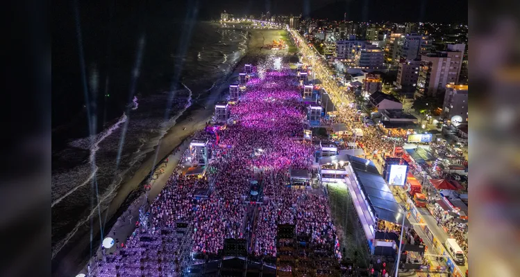 Roupa Nova reúne 150 mil pessoas em Matinhos; veja fotos do show