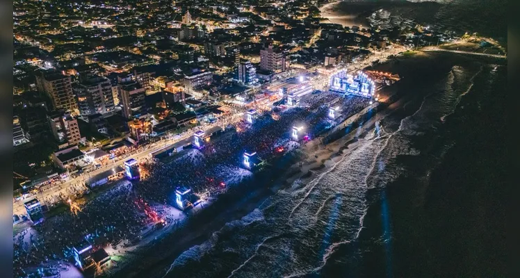 Roupa Nova reúne 150 mil pessoas em Matinhos; veja fotos do show