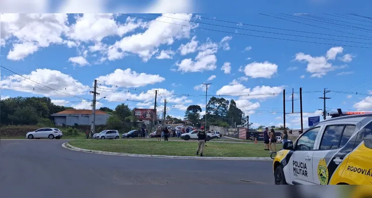 Manifestação bloqueia trecho da PR-340 em Castro por mais segurança no trânsito