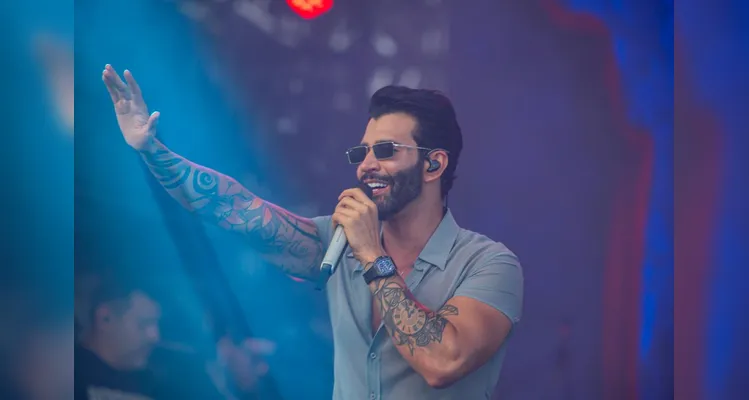 Gusttavo Lima faz show de 3 horas para 265 mil pessoas em Matinhos; confira os registros