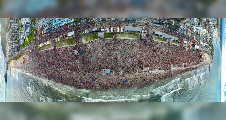 Gusttavo Lima faz show de 3 horas para 265 mil pessoas em Matinhos; confira os registros