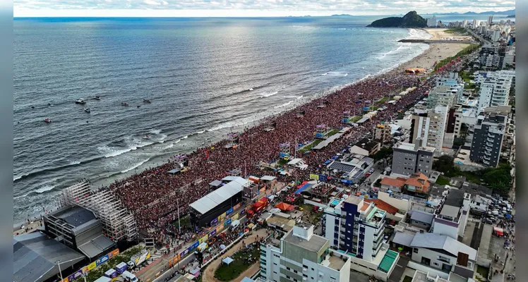 Gusttavo Lima faz show de 3 horas para 265 mil pessoas em Matinhos; confira os registros