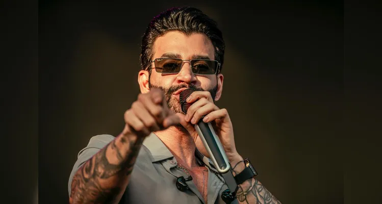 Gusttavo Lima faz show de 3 horas para 265 mil pessoas em Matinhos; confira os registros