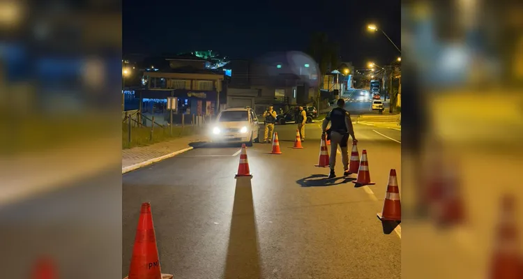 Duas pessoas são presas em Castro por infrações em operação 'lei seca'