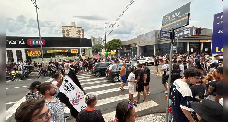 Torcida do Corinthians comemorou o título na Vicente Machado