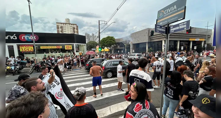 Torcida do Corinthians comemorou o título na Vicente Machado
