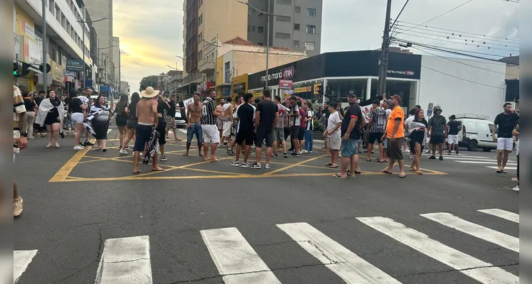 Torcida do Corinthians comemorou o título na Vicente Machado