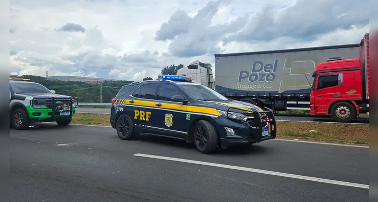 Óleo vegetal derramado por caminhão na BR-376 pode atingir nascente do Rio Tibagi
