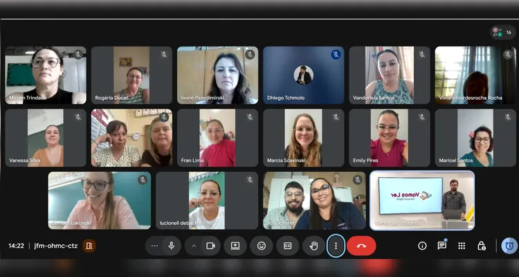 Encontro iniciado às 13h30 desta quarta-feira, contou com a presença de professores e coordenadores.